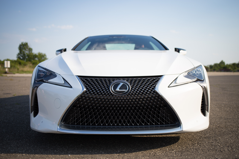 Illustration for article titled The 2018 Lexus LC 500 Is A V8 Spaceship That Doesn't Care About Today's Car Trends